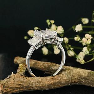 Bague de fiançailles solitaire en or massif 14 carats CVD IGI certifié émeraude à trois pierres. - Product Image 2