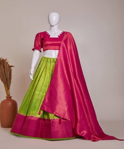 Compra en nuestra tienda mayorista lehenga choli, ofreciendo una amplia gama de diseños a precios imbatibles Gujarati Bandhej Lehenga - Product Image 2