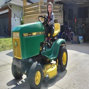 John Deeree 165 à vendre en stock avec livraison rapide et caractéristiques de qualité supérieure Achetez maintenant et économisez avec la vente en gros spéciale - Product Image 4