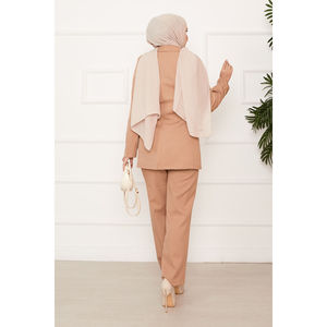 Conjunto de Traje con Chaqueta de Amarre Lateral para Mujer con Detalle de Visón - Product Image 4