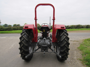 Tractor Agrícola Massey Ferguson 165 Usado en Buen Estado, Transmisión por Engranajes, 58 HP, con Arado y Rastra en Venta - Product Image 5