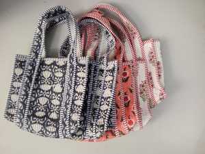 กระเป๋าช้อปปิ้งผ้าฝ้ายบุสองไหล่ลายดอกไม้หลากสีสำหรับฤดูหนาว - Product Image 6