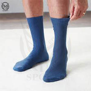 Chaussettes d'hiver en coton jacquard de haute qualité en gros, chaussettes habillées colorées, chaussettes fantaisie amusantes pour femmes et hommes - Product Image 1
