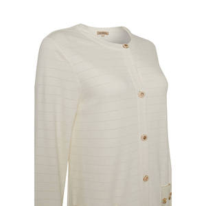 เสื้อคาร์ดิแกนถักยาวสีขาวนวลพร้อมกระเป๋าดีไซน์พิเศษ - Product Image 2