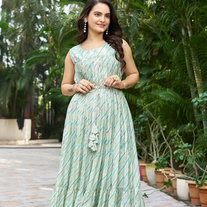 Robe sans manches en crêpe chinon avec design moderne extensible et infroissable pour les fêtes de mariage Occasions spéciales Différentes tailles - Product Image 1