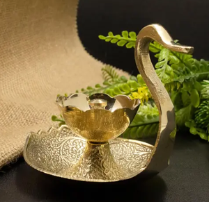 Chirag doré Ahkand Jyoti Diya avec poignée en laiton Dernières religieuses Jyoti Diya pour pooja au tarif de gros et direct de l'usine - Product Image 6