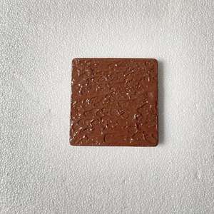 Ensemble de dessous-de-verre en bois naturel lisse, fabriqué avec une construction robuste, idéal pour éviter les marques de chaleur - Product Image 1