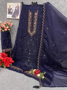 Costume pakistanais de luxe avec broderie à paillettes de 3mm et travail élégant en khatli, parfait pour les occasions de fête et de mariage - Product Image 2