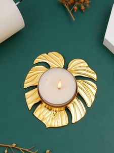 Porte-bougie décoratif en métal doré pour les rassemblements familiaux, les fêtes et les occasions spéciales, ajoutant une touche d'élégance - Product Image 6