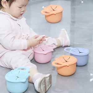 Taza de entrenamiento de silicona duradera para bebés con asas y pajita, taza para beber antideslizante a prueba de fugas sin BPA para bebés y niños pequeños - Product Image 6