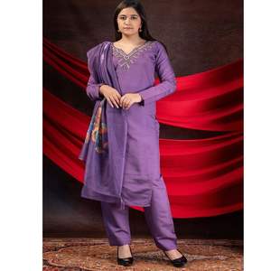 Conjunto tradicional de Kurta romana de viscosa con bordado a mano Dupatta impresa suave y elegante silueta para mujer - Product Image 3