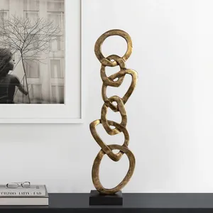 Gold Statuary est une sculpture décorative de Home en métal doré La sculpture moderne polie présente une série - Product Image 1