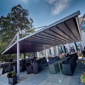 Auvent de terrasse rétractable électrique en PVC avec télécommande, toit rétractable, cadre en aluminium, imperméable, pour extérieur - Product Image 1