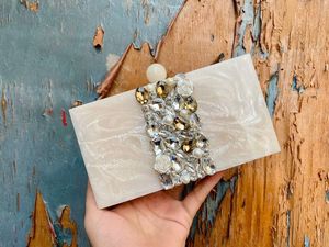 Pochette en résine écologique faite à la main, sac à main de luxe de créateur avec options personnalisables - Product Image 6