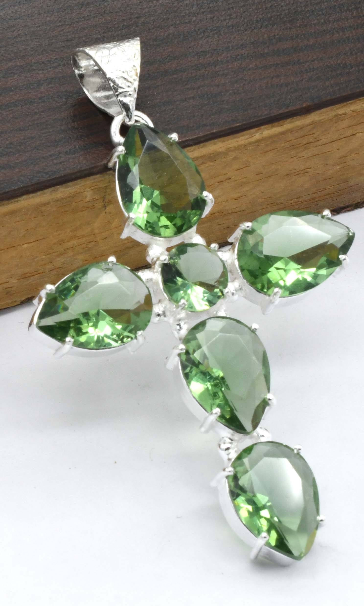 สีเขียว