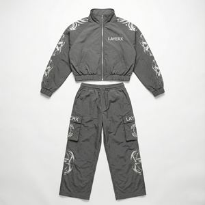 Conjunto de dos piezas para hombre: Chaqueta cortavientos de nailon con estampado de diamantes de imitación y lavado ácido, y pantalones rectos holgados estilo Y2K. - Product Image 1