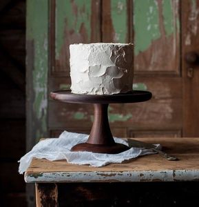 Présentoir à gâteaux en bois fini de qualité supérieure, idéal pour la décoration élégante de la cuisine de la maison et les moments de dessert mémorables - Product Image 4