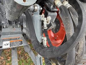 Compre Tractores Kubota LA1065 de Uso Pesado para Trabajo Agrícola, Alto Rendimiento, 4x4 con Cargador Frontal - Product Image 4