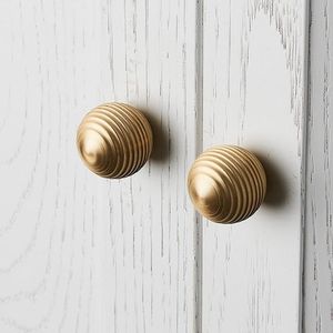 Bouton en laiton poli moderne avec finition plaquée or, forme personnalisée pour la décoration intérieure, QUALITY ENTERPRISES, modèle QE-BKB-02 - Product Image 3