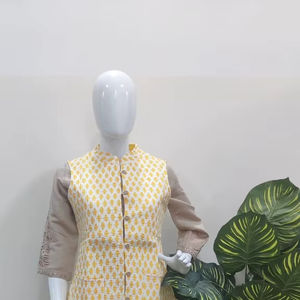 Veste matelassée en coton pour femmes, style bohème, imprimé en blocs, respirante, manteau d'hiver avec fermeture à boutons, fabrication artisanale, cadeaux de vacances - Product Image 1