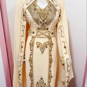 Abayas élégantes et modestes brodées à la main pour femmes - Product Image 1