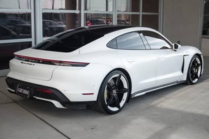 VOITURE ÉLECTRIQUE EXTRÊMEMENT PROPRE 2020 POR-SCHE TAY-CAN TURBO S 750-HP DUAL-MOTOR AWD PRÊTE À ÊTRE EXPÉDIÉE - Product Image 6