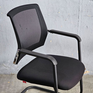 Silla Ergonómica de Malla para Arrodillarse con Reposabrazos Fijos para Reuniones - Product Image 3
