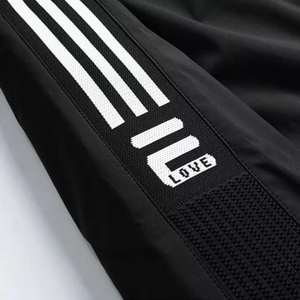 Veste Coupe-Vent en Nylon pour Entraîneurs Veste à Capuche Légère avec Impression Personnalisée Fabricant de Vestes de Haute Qualité - Product Image 5