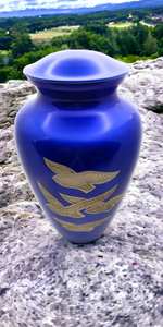 Urne funéraire moderne en métal bleu avec gravure artisanale exquise, grande taille pour les cendres d'animaux de compagnie - Product Image 4