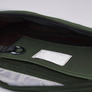 Riñonera de Poliéster Ecológica de Alta Calidad con Cremallera para Uso Unisex al Aire Libre en Venta - Product Image 3