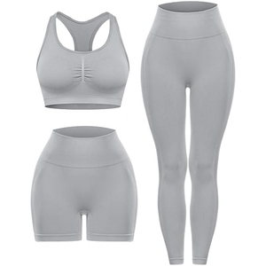 ชุดออกกำลังกายผู้หญิง 2 ชิ้น กางเกงขาสั้นเอวสูงและเสื้อชั้นในกีฬา ลายเรียบ สำหรับโยคะ ฟิตเนส พิลาทิส วิ่ง และออกกำลังกาย พร้อมโลโก้ด้านหน้า - Product Image 1