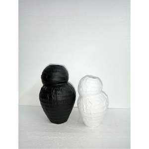 Ensemble de vases à bourgeons abstraits texturés uniques en gros, finition mate noire et blanche, vases décoratifs pour les événements de mariage, décoration de salon - Product Image 3