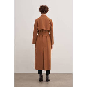 Gabardina Larga Cruzada de Piel Sintética Taba con Estampado - Product Image 6