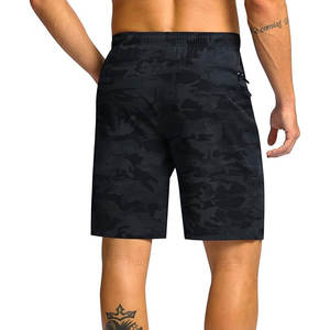 กางเกงขาสั้นลำลองสำหรับผู้ชายพร้อมดีไซน์ตามสั่งแห้งเร็วสำหรับใช้ในบ้านหรือกลางแจ้งลายทึบ - Product Image 2