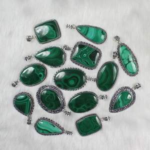 Nueva llegada de alta calidad de malaquita natural de alta pulido cabujón colgante de piedras preciosas sueltas para mujeres joyería personalizada al por mayor - Product Image 2