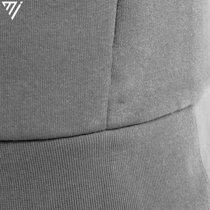 เสื้อฮู้ดสีเทาอ่อน ทันสมัยและสวมใส่สบาย เหมาะสำหรับทุกโอกาส ใส่ได้ตลอดทั้งปี โดย Marfa International - Product Image 3