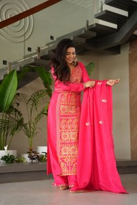 Trajes Punjabi de 3 Piezas para Mujer, Manga Larga, Totalmente Bordados, con Conjunto Chunari, Precio de Fábrica - Product Image 2