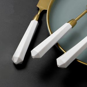 Ensemble de couverts de fantaisie solides de qualité supérieure avec poignée en marbre ensemble de couverts à poignée de conception robuste pour la décoration de maisons, de restaurants et d'hôtels - Product Image 3