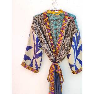 Kimono sari en soie pour femmes Kimono sari en soie indienne Robe sari Robe Kimono en soie Robes de Noël Kimono - Product Image 5