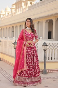 นักออกแบบล่าสุดการลําดับการเย็บปักถักร้อยเทียม Georgette ทํางาน Lahenga Choli โดย Fab Zone - Product Image 2