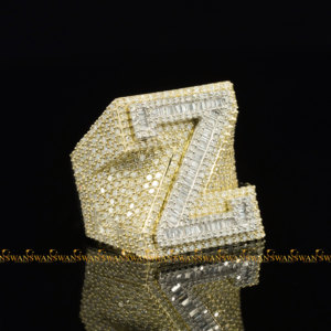 Anillo Original de Hip Hop, busto completo con diamantes de moissanita redondos brillantes y corte Baguette en oro amarillo de 10kt para Unisex - Product Image 2