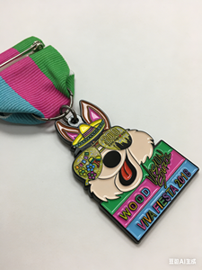 Medalla de la San Antonio Fiesta Viva. Metal de calidad, esmalte brillante, detalles finos. Con cinta. Gran recuerdo y regalo para los amantes de la Fiesta. - Product Image 3