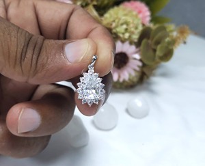 2 Carat Poire Coupe Lab Grown Diamond Pendentif Femme Solide Or 10K/14K/18K Bijoux fins Vente en gros Pendentifs de mariage - Product Image 3