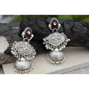 Pendientes de aro grandes estilo ghungro, diseño nuevo, tradicional, hechos a mano, con aspecto de plata, de latón con incrustaciones de piedras, para niñas y mujeres. - Product Image 4