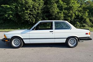 BMW 320iS Concours-Show E21 de 1983, Usado en Buen Estado, Paquete Deportivo, Transmisión Manual de 5 Velocidades, Historial de Servicio Extensivo - Product Image 2
