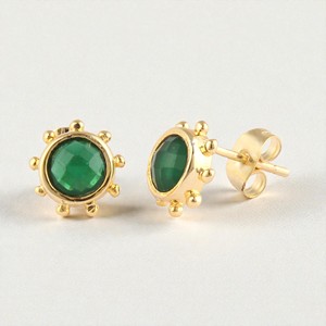 Boucles d'oreilles clous en argent sterling 925 avec pierre précieuse onyx verte de 6 mm - Clous fantaisie plaqués or - Fournisseur de bijoux faits à la main en gros - Product Image 1