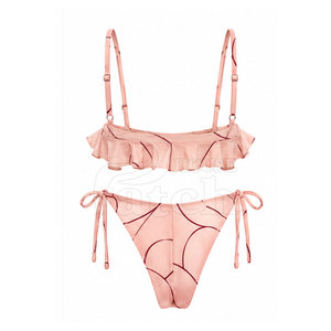 Ensemble de bikini deux pièces élégant pour femme, maillot de bain à coupe haute, design personnalisé, matière extensible tendance, idéal pour les vacances à la plage et les baignades en piscine - Product Image 2