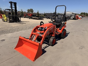 Tractor Kubota LA340 4WD con Transmisión por Engranajes, Tractor Rojo para Jardín de 22 HP, Alto Nivel de Seguridad - Product Image 5