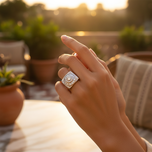 แหวนผู้ชายชุบโรเดียมสีทองขาว ประดับเพชรทรงบาแก็ตต์และเพชรซิคอน - Product Image 3