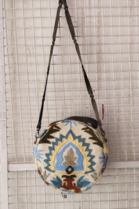 Bolsas redondas de tela Suzani de algodón Vintage bohemio con asa de tira de cuero con cierre de cremallera bolsas de viaje para compras en la playa - Product Image 3